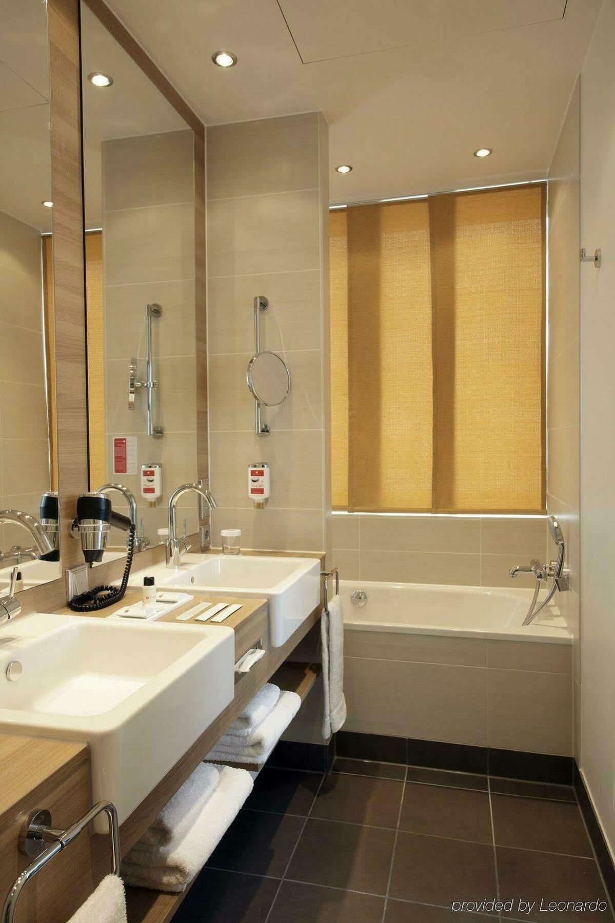 H4 Alexanderplatz 4* Berlino